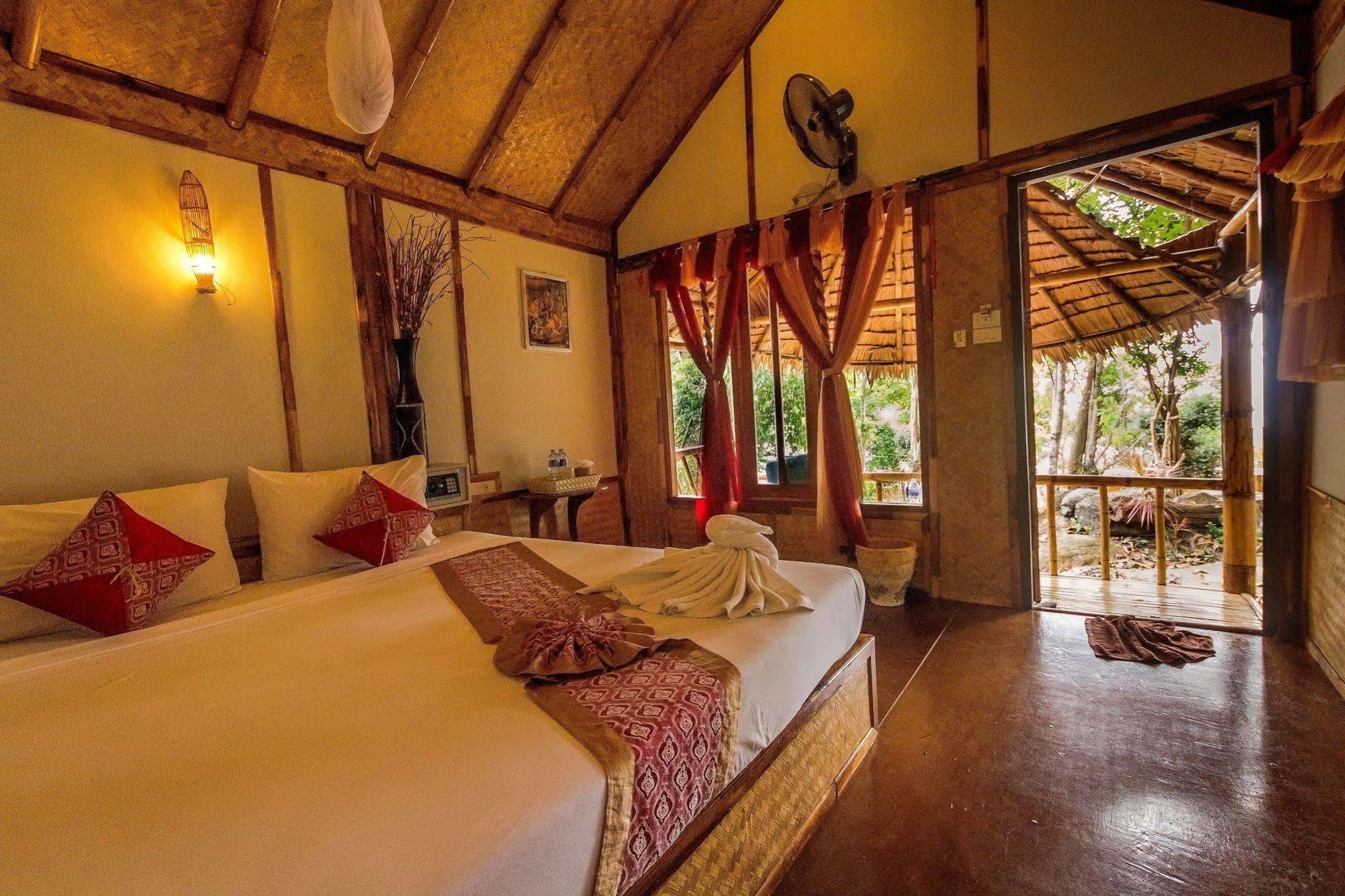 Phuphaya Seaview Resort - Adult Only Phi Phi-eilanden Buitenkant foto