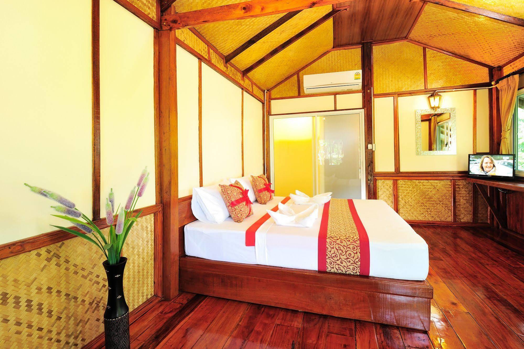 Phuphaya Seaview Resort - Adult Only Phi Phi-eilanden Buitenkant foto